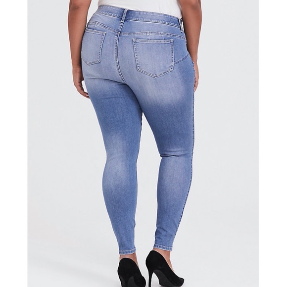 Torrid Bombshell Skinny Jean Premium Light Wash - Picture 4 of 11